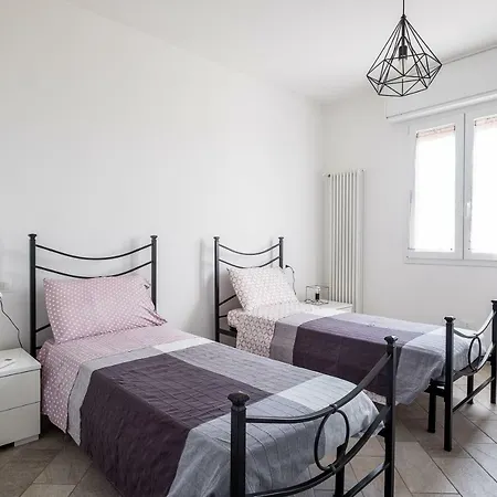 Il Fortino Dei Pinatti Fiera - Tecnopolo - Parco Nord * Bolonya